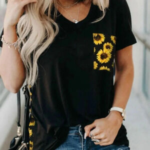 𝅺Sunflower print top with chest pocket short sleeve NEW size L 🌻Host Pick🌻